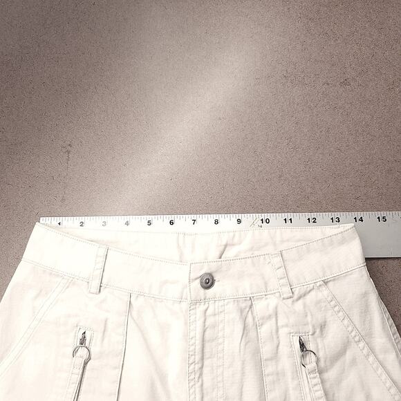 NWT Divided Cargo Shorts Wmns 4 Beige Strap D-ring Flap Pockets Utility Feminine - Picture 3 of 12